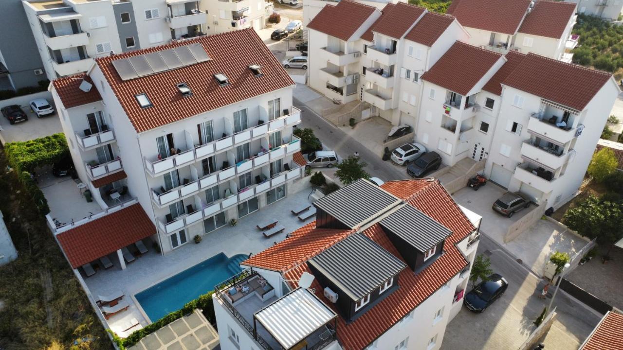 Hotel Villa Amorena Bol Bagian luar foto