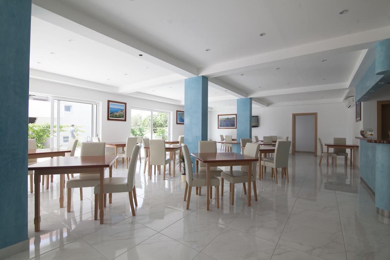 Hotel Villa Amorena Bol Bagian luar foto
